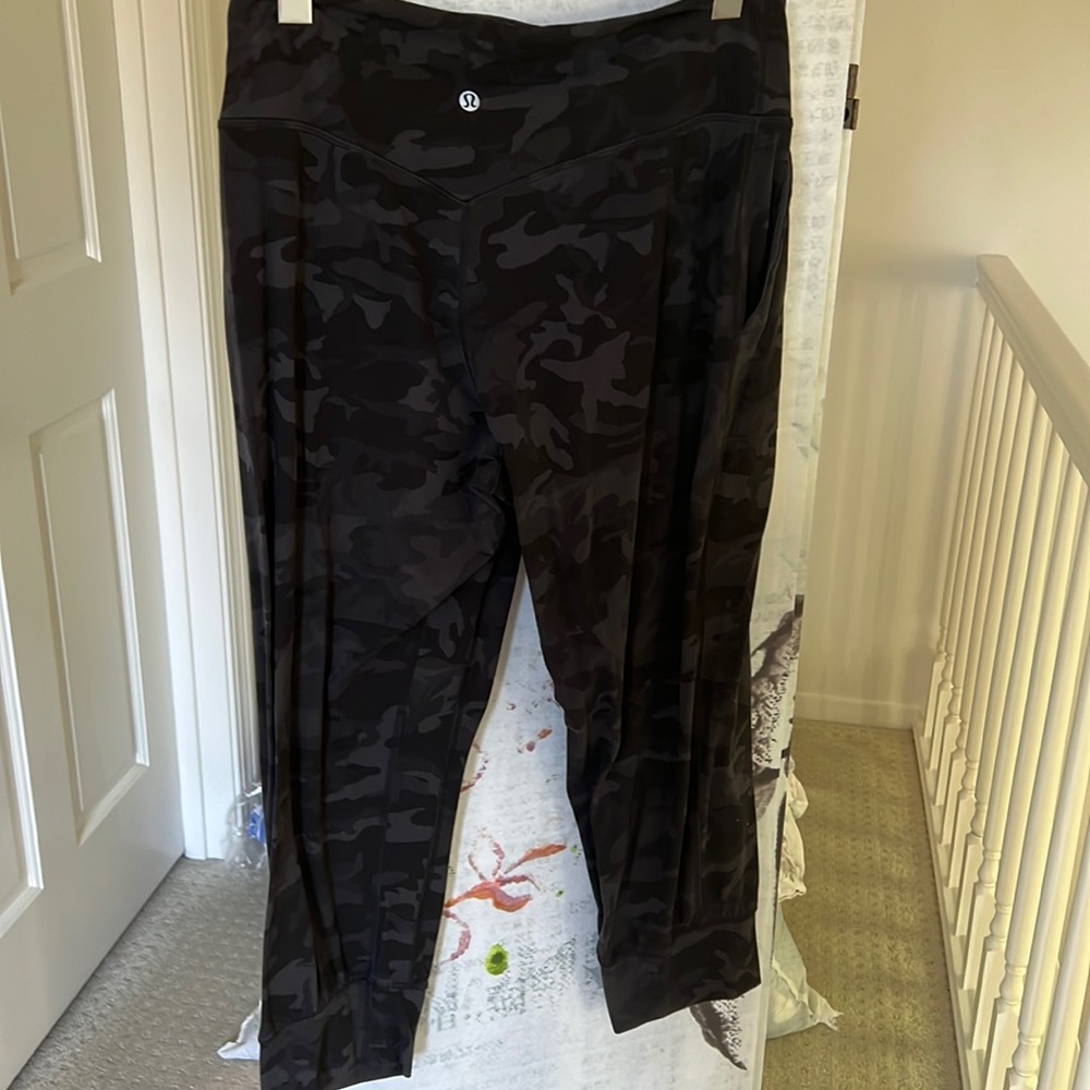 Lululemon leggings, crop